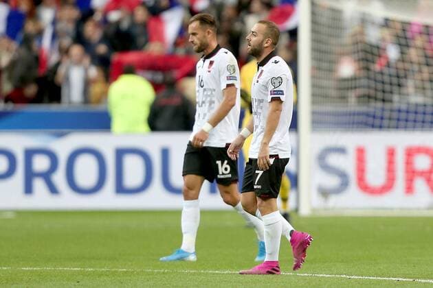 Paris, France 07.09.2019, UEFA EM Qualifikation, Runde 5, Gruppe H, Frankreich - Albanien, Sokol Cikalleshi (ALB) und Keidi Bare (ALB) enttaeuscht, looks dejected, ( Paris Stade de France France eu-images- 01062000040