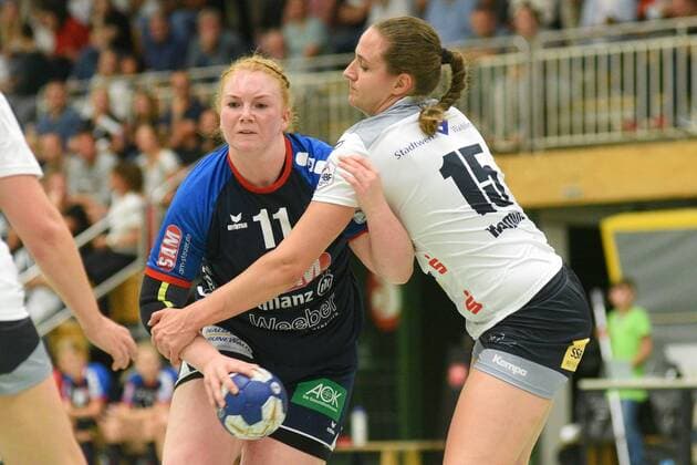 Kerstin Foth (SG H2Ku Herrenberg Kuties 11) gegen Carmen Hammer (Waiblingen Tigers 15) SG H2Ku Herrenberg, Handball, Ligaspiel, 07.09.2019, Foto:TBaur Eibner SG H2Ku Herrenberg Kuties vs. Waiblingen Tigers Herrenberg Copyright: xEIBNER TobiasxBaurx EP_TBR