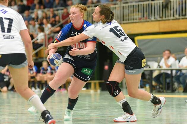 Kerstin Foth (SG H2Ku Herrenberg Kuties 11) gegen Carmen Hammer (Waiblingen Tigers 15) SG H2Ku Herrenberg, Handball, Ligaspiel, 07.09.2019, Foto:TBaur Eibner SG H2Ku Herrenberg Kuties vs. Waiblingen Tigers Herrenberg Copyright: xEIBNER TobiasxBaurx EP_TBR