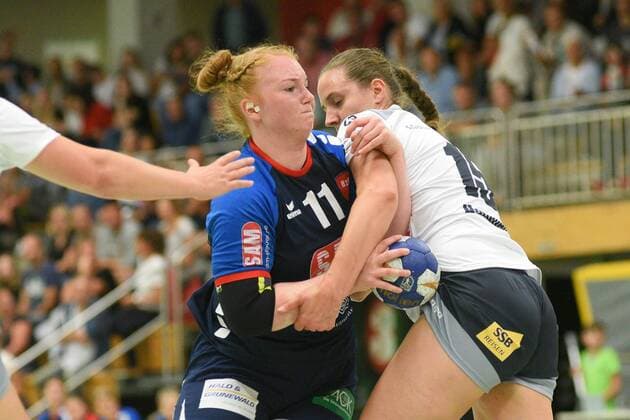 Kerstin Foth (SG H2Ku Herrenberg Kuties 11) gegen Carmen Hammer (Waiblingen Tigers 15) SG H2Ku Herrenberg, Handball, Ligaspiel, 07.09.2019, Foto:TBaur Eibner SG H2Ku Herrenberg Kuties vs. Waiblingen Tigers Herrenberg Copyright: xEIBNER TobiasxBaurx EP_TBR