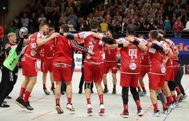 TuS Ferndorf - EHV Aue, 07.09.2019 Endlich mal wieder ein Jubel der Ferndorfer Mannschaft nach dem 26:22 Sieg über den EHV Aue, Kreuztal Stählerwiese Deutschland