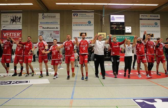 TuS Ferndorf - EHV Aue, 07.09.2019 Endlich mal wieder ein Jubel der Ferndorfer Mannschaft nach dem 26:22 Sieg über den EHV Aue, Kreuztal Stählerwiese Deutschland