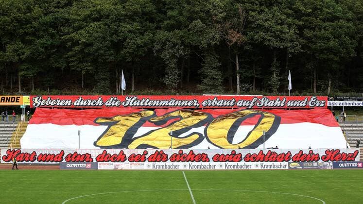 Fußball, Stadiongeschichte Sportfreunde Siegen Choreografie 120 Jahre Sportfreunde Siegen Fussball Oberliga Westfalen, 5. Spieltag, Sportfreunde Siegen - SV Westfalia Rhynern, am 07.09.2019 in Siegen Deutschland.