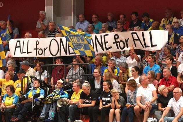 Handball, 2. HBF, HC Leipzig vs. TVB Wuppertal, 08.09.2019 Handball, 2. Bundesliga Frauen, HBF, Saison 2019 2020: HC Leipzig vs. TVB Wuppertal am 08.09.2019 in der Sporthalle Bruederstrasse Leipzig. Im Bild: HCL, Leipzig, Fans, Zuschauer, Spruchband, Transparent, All for one, one for all, Alle fuer Einen Copyright: xBEAUTIFULxSPORTS JanxKaeferx