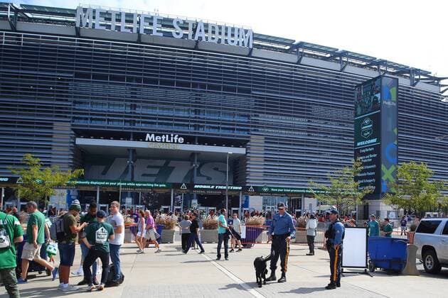 EAST RUTHERFORD, NJ - SEPTEMBER 08: A general view of the New Jersey State Police outside MetLife Stadium prior to the National Football League game between the New York Jets and the Buffalo Bills on September 8, 2019 at MetLife Stadium in East Rutherford, NJ.(Photo by Rich Graessle Icon Sportswire) NFL, American Football Herren, USA SEP 08 Bills at Jets Icon1909082507