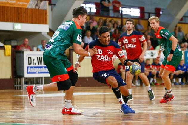 08.09.2019, xtgx, Handball 3. Liga, SC Magdeburg II - TUS VinnhorstI emspor, v.l. Justin Kurch (Magdeburg), Matheus Costa Dias (Vinnhorst) Zweikampf, Duell, Kampf, tackle Magdeburg