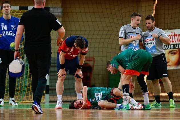 08.09.2019, xtgx, Handball 3. Liga, SC Magdeburg II - TUS VinnhorstI emspor, v.l. Oskar Schoell (Magdeburg) verletzt Magdeburg