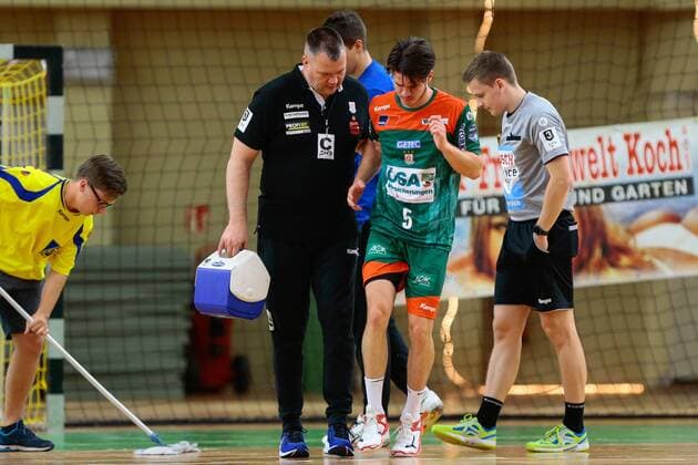 08.09.2019, xtgx, Handball 3. Liga, SC Magdeburg II - TUS VinnhorstI emspor, v.l. Oskar Schoell (Magdeburg) verletzt Magdeburg