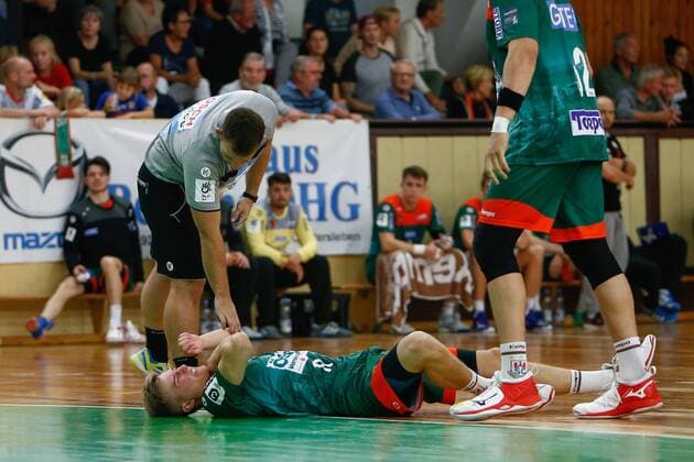 08.09.2019, xtgx, Handball 3. Liga, SC Magdeburg II - TUS VinnhorstI emspor, v.l. Luka Baumgart (Magdeburg) verletzt Magdeburg