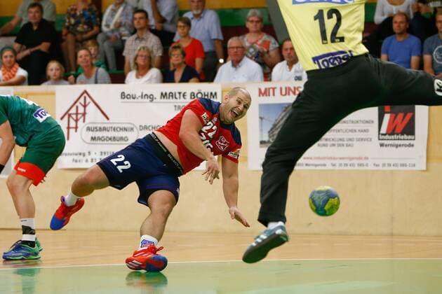 08.09.2019, xtgx, Handball 3. Liga, SC Magdeburg II - TUS VinnhorstI emspor, v.l. Milan Mazic (Vinnhorst) wirft Tor, Torschütze, erzielt Tor, Treffer, scores the goal Magdeburg