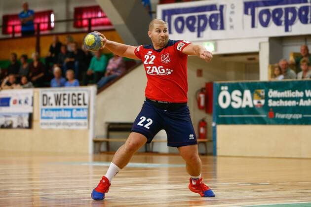 08.09.2019, xtgx, Handball 3. Liga, SC Magdeburg II - TUS VinnhorstI emspor, v.l. Milan Mazic (Vinnhorst) wirft Tor, Torschütze, erzielt Tor, Treffer, scores the goal Magdeburg