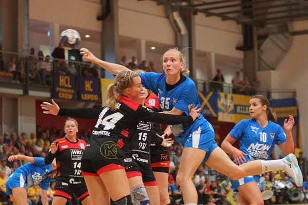 Handball, 2. HBF, HC Leipzig vs. TVB Wuppertal, 08.09.2019 Handball, 2. Bundesliga Frauen, HBF, Saison 2019 2020: HC Leipzig vs. TVB Wuppertal am 08.09.2019 in der Sporthalle Bruederstrasse Leipzig. Im Bild: Jaqueline HUMMEL ( 35, HC Leipzig) gegen Lisa HAVEL ( 44, TVB Wuppertal) Copyright: xBEAUTIFULxSPORTS JanxKaeferx
