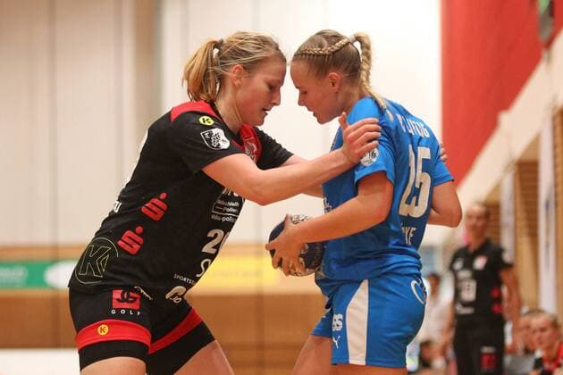 Handball, 2. HBF, HC Leipzig vs. TVB Wuppertal, 08.09.2019 Handball, 2. Bundesliga Frauen, HBF, Saison 2019 2020: HC Leipzig vs. TVB Wuppertal am 08.09.2019 in der Sporthalle Bruederstrasse Leipzig. Im Bild: Anna-Lena TOMLIK ( 20, TVB Wuppertal) gegen Lilli ROEPCKE ( 25, HC Leipzig) Copyright: xBEAUTIFULxSPORTS JanxKaeferx