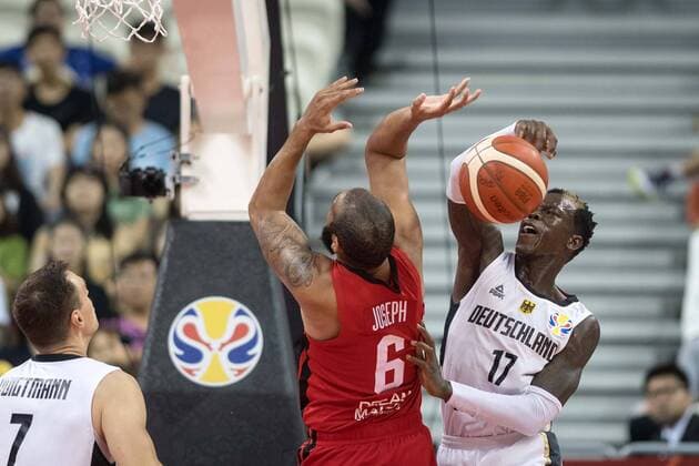 Basketball Shanghai 09.09.2019 FIBA Basketball Weltmeisterschaften World Cup WM Weltmeisterschaft Deutschland (GER) - Kanada (CAN) Dennis Schröder Schroeder (Deutschland, No.17) Schröder Schroder JOSEPH Cory (Kanada, No.06)