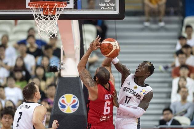 Basketball Shanghai 09.09.2019 FIBA Basketball Weltmeisterschaften World Cup WM Weltmeisterschaft Deutschland (GER) - Kanada (CAN) Dennis Schröder Schroeder (Deutschland, No.17) Schröder Schroder JOSEPH Cory (Kanada, No.06)