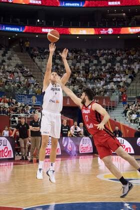 Basketball Shanghai 09.09.2019 FIBA Basketball Weltmeisterschaften World Cup WM Weltmeisterschaft Deutschland (GER) - Kanada (CAN) Johannes Voigtmann (Deutschland, No.07) KLASSEN Owen (Kanada, No.17)