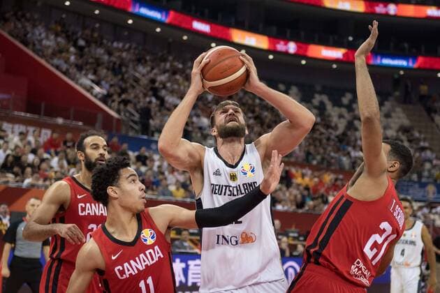 Sport Bilder des Tages Basketball Shanghai 09.09.2019 FIBA Basketball Weltmeisterschaften World Cup WM Weltmeisterschaft Deutschland (GER) - Kanada (CAN) Danilo Barthel (Deutschland, No.22) SCRUBB Thomas (Kanada, No.21) NEMBHARD Andrew (Kanada, No.11) SCRUBB Phil (Kanada, No.23)