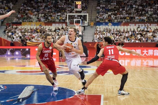 Basketball Shanghai 09.09.2019 FIBA Basketball Weltmeisterschaften World Cup WM Weltmeisterschaft Deutschland (GER) - Kanada (CAN) Andreas Obst (Deutschland, No.42) KAJAMI-KEANE Kaza (Kanada, No.10) NEMBHARD Andrew (Kanada, No.11)