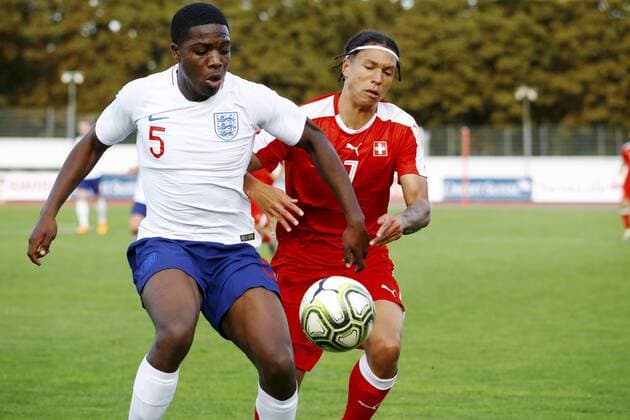 09.09.2019 Basel. Fussball Herren Saison 2019 2020 Laenderspiel U 20 Schweiz - England. Im Bild : Nishan Burkart (r.) (SUI) gegen Nathan Ferguson (GBR) Zweikampf Aktion Einzelbild