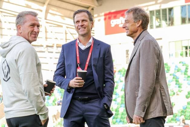 Wiedersehen unter alten Weggefährten Torwarttrainer Andreas Koepke (Deutschland Germany), Teammanager der Nationalmannschaft Oliver Bierhoff (Deutschland Germany) mit Ex-Bundestrainer und RTL-Experte Jürgen Klinsmann - 09.09.2019: Nordirland vs. Deutschland, Windsor Park Belfast, EM-Qualifikation DISCLAIMER: DFB regulations prohibit any use of photographs as image sequences and or quasi-video.
