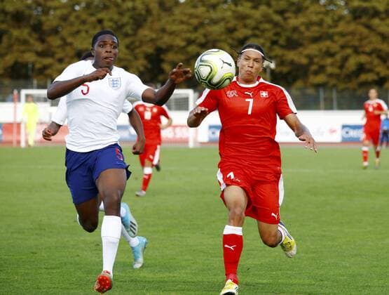 09.09.2019 Basel. Fussball Herren Saison 2019 2020 Laenderspiel U 20 Schweiz - England. Im Bild : Nishan Burkart (r.) (SUI) gegen Nathan Ferguson (GBR) Zweikampf Aktion Einzelbild