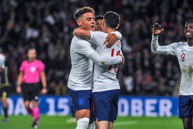 England Under 21 s defender Max Aarons (2) celebrates with England Under 21 s midfielder Phil Foden (10) during the UEFA EURO, EM, Europameisterschaft,Fussball U21, U 21 Qualifying match between England U21 & Kosovo U21 at KCOM Craven Park, Hull, England on 9 September 2019. Copyright: xStephenxBuckleyx PMI-3035-0002