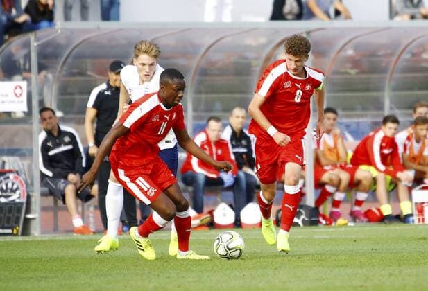 09.09.2019 Basel. Fussball Herren Saison 2019 2020 Laenderspiel U 20 Schweiz - England. Im Bild : 11 Josias Lukembila - 8 Yannick Marchand (SUI) Aktion Einzelbild