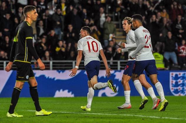 England Under 21 s midfielder Phil Foden (10) celebrates his and England Under 21 s second during the UEFA EURO, EM, Europameisterschaft,Fussball U21, U 21 Qualifying match between England U21 & Kosovo U21 at KCOM Craven Park, Hull, England on 9 September 2019. Copyright: xStephenxBuckleyx PMI-3035-0008