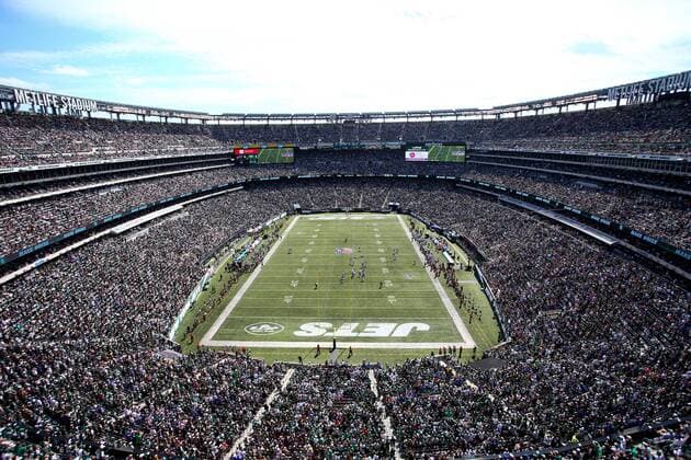 EAST RUTHERFORD, NJ - SEPTEMBER 08: A general view of MetLife stadium during play in the first quarter of the National Football League game between the New York Jets and the Buffalo Bills on September 8, 2019 at MetLife Stadium in East Rutherford, NJ.(Photo by Rich Graessle Icon Sportswire) NFL, American Football Herren, USA SEP 08 Bills at Jets Icon1909083162