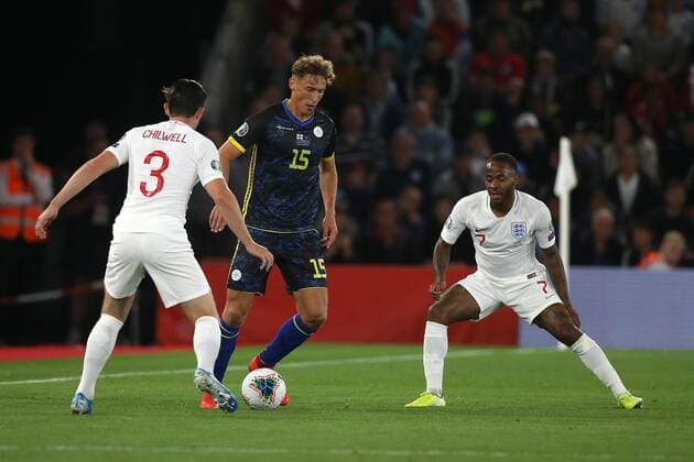 England v Kosovo UEFA EURO, EM, Europameisterschaft,Fussball 2020 Qualifiers Ben Chilwell of England, Megrim Vojvoda of Kosovo and Raheem Sterling of England in action during the UEFA Euro 2020 Qualifiers match at the St Mary s Stadium, Southampton Content Not Available For UK Newspapers Copyright: xPaulxChestertonx FIL-13632-0008