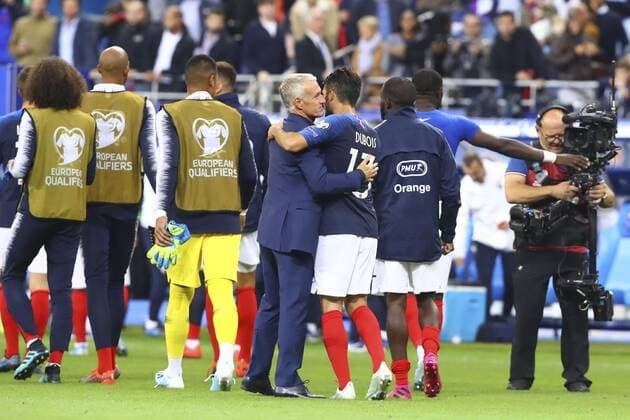 Fußball, EM Quali, Frankreich - Andorra joie Didier Deschamps ( Selectionneur Entraineur coach France ) avec Leo Dubois (France) et equipe FOOTBALL : France vs Andorre - Match de Qualifications EURO 2020 - 10 09 2019 GwendolineLeGoff Panoramic 