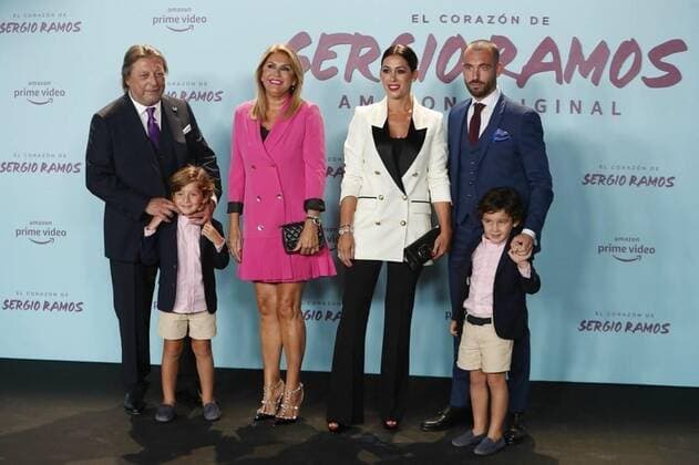 Presentacion del documental de Sergio Ramos en el museo Reina Sofia. En la imagen, la familia de Sergio Ramos. Sergio Ramos during the presentation of the documentary about his life at Reina Sofia museum. In this picture, Ramos family 
