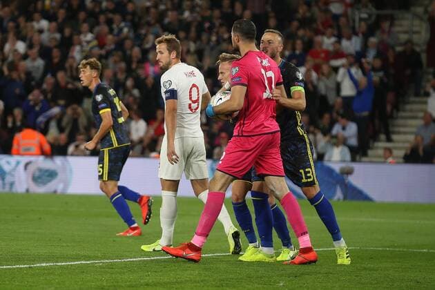 England v Kosovo UEFA EURO, EM, Europameisterschaft,Fussball 2020 Qualifiers Harry Kane of England looks dejected after he misses his penalty kick during the UEFA Euro 2020 Qualifiers match at the St Mary s Stadium, Southampton Content Not Available For UK Newspapers Copyright: xPaulxChestertonx FIL-13632-0048