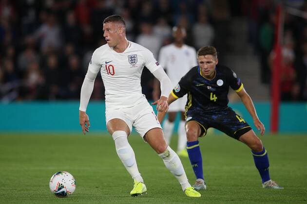 England v Kosovo UEFA EURO, EM, Europameisterschaft,Fussball 2020 Qualifiers Ross Barkley of England and Idriz Voca of Kosovo in action during the UEFA Euro 2020 Qualifiers match at the St Mary s Stadium, Southampton Content Not Available For UK Newspapers Copyright: xPaulxChestertonx FIL-13632-0051
