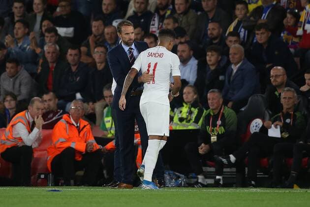 England v Kosovo UEFA EURO, EM, Europameisterschaft,Fussball 2020 Qualifiers Jadon Sancho of England gets a pat on the back from England Manager Gareth Southgate as he leaves the match during the UEFA Euro 2020 Qualifiers match at the St Mary s Stadium, Southampton Content Not Available For UK Newspapers Copyright: xPaulxChestertonx FIL-13632-0113