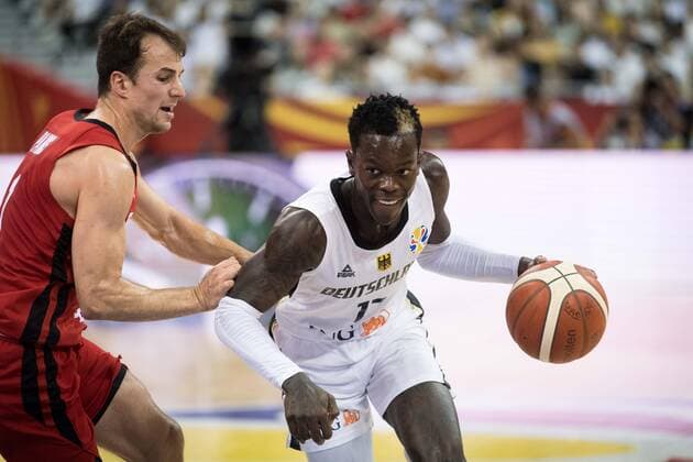 Basketball Shanghai 09.09.2019 FIBA Basketball Weltmeisterschaften World Cup WM Weltmeisterschaft Deutschland (GER) - Kanada (CAN) Dennis Schröder Schroeder (Deutschland, No.17) Schröder Schroder PANGOS Kevin (Kanada, No.01)