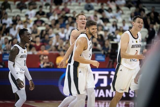 Basketball Shanghai 09.09.2019 FIBA Basketball Weltmeisterschaften World Cup WM Weltmeisterschaft Deutschland (GER) - Kanada (CAN) Maximilian Kleber (Deutschland, No.24) Robin Benzing (Deutschland, No.12) Johannes Voigtmann (Deutschland, No.07) Dennis Schröder Schroeder (Deutschland, No.17) Schröder Schroder Jubel