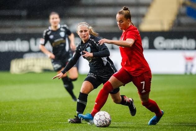 190911 Hanna Andersson of Göteborg and Giulia Gwinn of Bayern Munich during the Champions League match between Kopparbergs Göteborg and Bayern Munich on September 11, 2019 in Gothenburg. Photo: Michael Erichsen BILDBYRAN Cop 89 kopparbergs göteborg göteborg bayern munich bayern münchen bbeng champions league womens dam football fotboll soccer Copyright: MICHAELxERICHSEN BB190911BB135