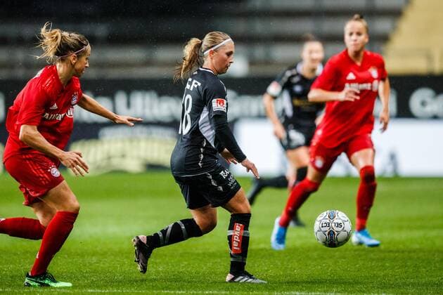 190911 Giulia Gwinn of Bayern Munich and Hanna Andersson of Göteborg during the Champions League match between Kopparbergs Göteborg and Bayern Munich on September 11, 2019 in Gothenburg. Photo: Michael Erichsen BILDBYRAN Cop 89 kopparbergs göteborg göteborg bayern munich bayern münchen bbeng champions league womens dam football fotboll soccer Copyright: MICHAELxERICHSEN BB190911BB143