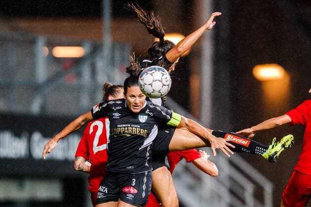 190911 Beata Kollmats and Taylor Leach of Göteborg during the Champions League match between Kopparbergs Göteborg and Bayern Munich on September 11, 2019 in Gothenburg. Photo: Michael Erichsen BILDBYRAN Cop 89 kopparbergs göteborg göteborg bayern munich bayern münchen bbeng champions league womens dam football fotboll soccer Copyright: MICHAELxERICHSEN BB190911BB157