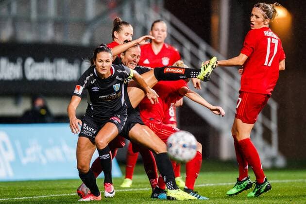 190911 Beata Kollmats and Taylor Leach of Göteborg during the Champions League match between Kopparbergs Göteborg and Bayern Munich on September 11, 2019 in Gothenburg. Photo: Michael Erichsen BILDBYRAN Cop 89 kopparbergs göteborg göteborg bayern munich bayern münchen bbeng champions league womens dam football fotboll soccer Copyright: MICHAELxERICHSEN BB190911BB158