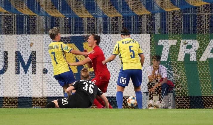 SOCCER - UEFA WCL, St.Poelten vs Twente SANKT POELTEN,AUSTRIA,11.SEP.19 - WOMEN SOCCER - UEFA Women s Champions League, round of 32, SKN Sankt Poelten vs FC Twente Enschede. Image shows Maria Mikolajova, Kristin Krammer (St.Poelten), Fenna Kalma (Twente) and Gina Babicky (St.Poelten). Keywords: goal. GEPAxpictures xWalterxLuger