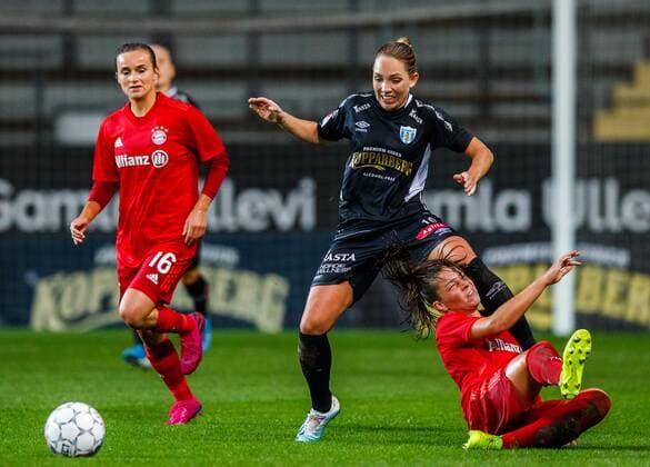 190911 Elin Rubensson of Göteborg and Melanie Leupolz of Bayern Munich during the Champions League match between Kopparbergs Göteborg and Bayern Munich on September 11, 2019 in Gothenburg. Photo: Michael Erichsen BILDBYRAN Cop 89 kopparbergs göteborg göteborg bayern munich bayern münchen bbeng champions league womens dam football fotboll soccer Copyright: MICHAELxERICHSEN BB190911BB167