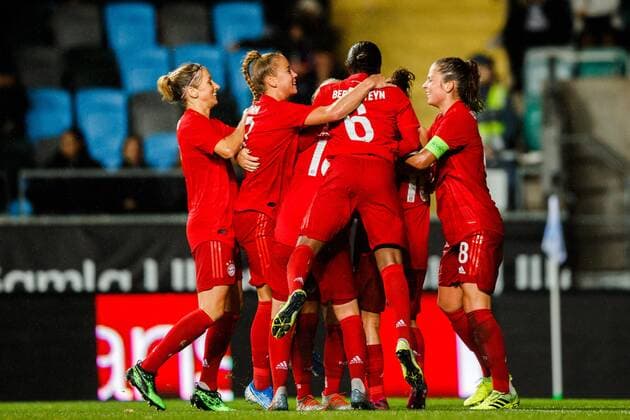 190911 Players of Bayern Munich celebrate the 0-1 goal by Mandy Islacker during the Champions League match between Kopparbergs Göteborg and Bayern Munich on September 11, 2019 in Gothenburg. Photo: Michael Erichsen BILDBYRAN Cop 89 kopparbergs göteborg göteborg bayern munich bayern münchen bbeng champions league womens dam football fotboll soccer Copyright: MICHAELxERICHSEN BB190911BB190
