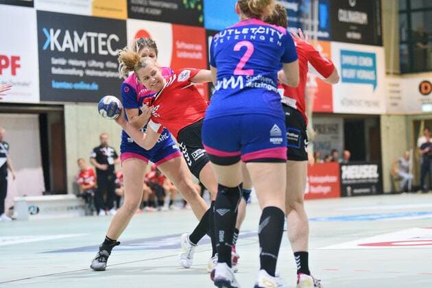 Kamila Kordovska (HSG Blomberg-Lippe 11) gegen Patricia Kovacs (TusSies Metzingen 9) TusSies Metzingen, Handball, HBF, Ligaspiel, 11.09.2019, Foto:TBaur Eibner TusSies Metzingen vs. HSG Blomberg-Lippe Metzingen Copyright: xEIBNER TobiasxBaurx EP_TBR