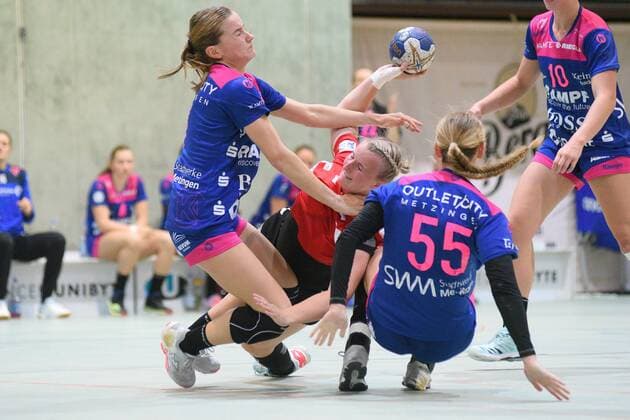 Celine Michielsen (HSG Blomberg-Lippe 15) gegen Bo van Wetering (TusSies Metzingen 7) und Tamara Haggerty (TusSies Metzingen 55) TusSies Metzingen, Handball, HBF, Ligaspiel, 11.09.2019, Foto:TBaur Eibner TusSies Metzingen vs. HSG Blomberg-Lippe Metzingen Copyright: xEIBNER TobiasxBaurx EP_TBR