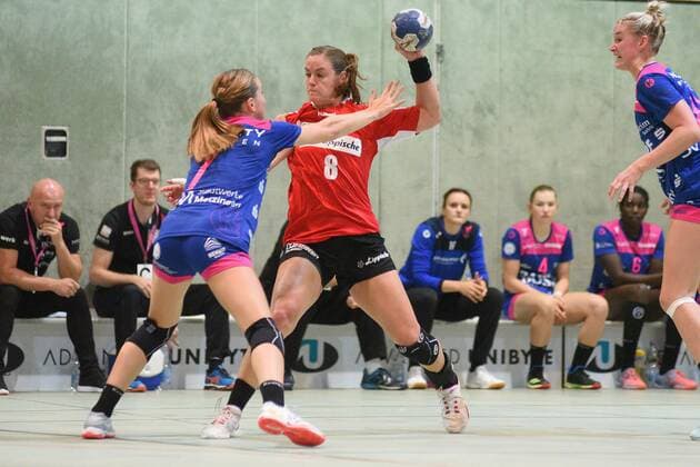 Tessa van Zijl (HSG Blomberg-Lippe 8) gegen Bo van Wetering (TusSies Metzingen 7) TusSies Metzingen, Handball, HBF, Ligaspiel, 11.09.2019, Foto:TBaur Eibner TusSies Metzingen vs. HSG Blomberg-Lippe Metzingen Copyright: xEIBNER TobiasxBaurx EP_TBR