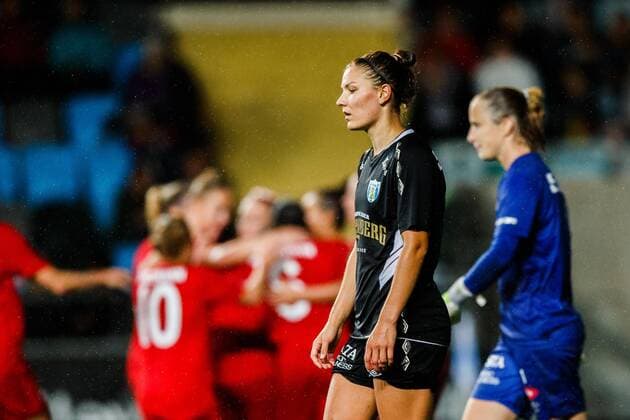 190911 Natalia Kuikka and goalkeeper Loes Geurts of Göteborg look dejected after the 0-1 goal by Mandy Islacker of Bayern Munich, not pictured, during the Champions League match between Kopparbergs Göteborg and Bayern Munich on September 11, 2019 in Gothenburg. Photo: Michael Erichsen BILDBYRAN Cop 89 kopparbergs göteborg göteborg bayern munich bayern münchen bbeng champions league womens dam football fotboll soccer depp Copyright: MICHAELxERICHSEN BB190911BB192