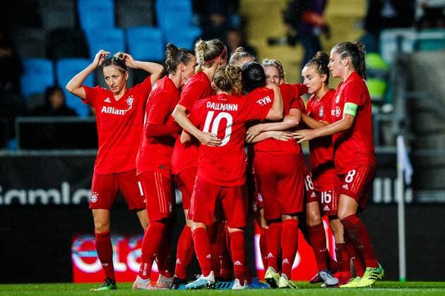 190911 Players of Bayern Munich celebrate the 0-1 goal by Mandy Islacker during the Champions League match between Kopparbergs Göteborg and Bayern Munich on September 11, 2019 in Gothenburg. Photo: Michael Erichsen BILDBYRAN Cop 89 kopparbergs göteborg göteborg bayern munich bayern münchen bbeng champions league womens dam football fotboll soccer Copyright: MICHAELxERICHSEN BB190911BB193
