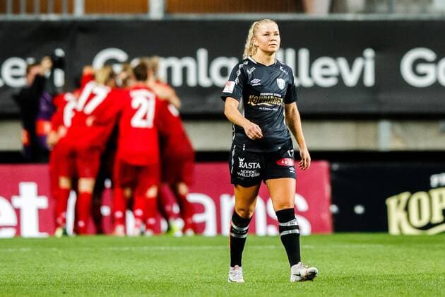 190911 Amanda Johnsson Haahr of Göteborg looks dejected after the 1-2 goal during the Champions League match between Kopparbergs Göteborg and Bayern Munich on September 11, 2019 in Gothenburg. Photo: Michael Erichsen BILDBYRAN Cop 89 kopparbergs göteborg göteborg bayern munich bayern münchen bbeng champions league womens dam football fotboll soccer depp Copyright: MICHAELxERICHSEN BB190911BB200